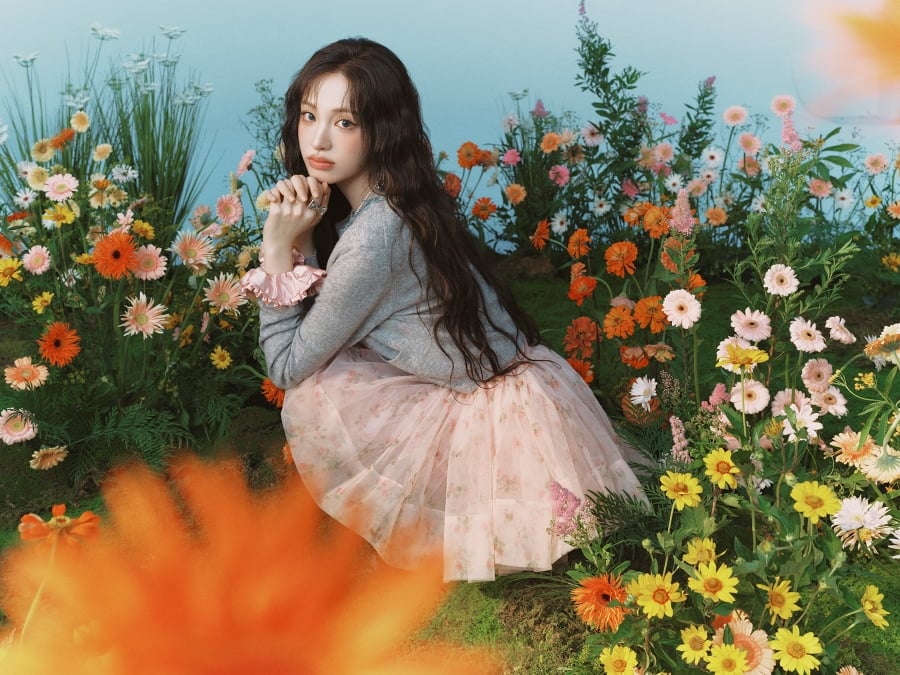 IVEのリズ、エイトセカンズの新モデルに抜擢！MINJUKIMとのコラボで魅力