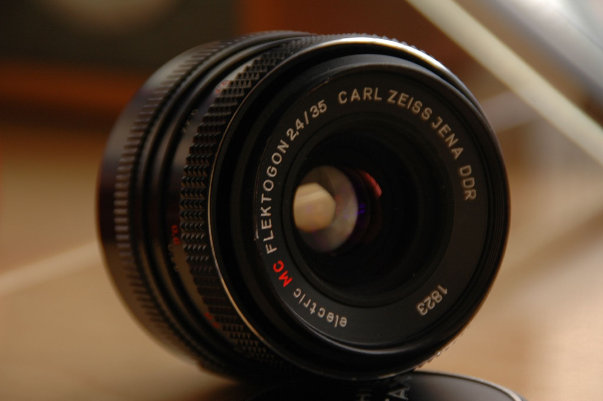 Carl Zeiss Jena MC Flektogon 35mm F2.4を徹底解説。作例から中古相場