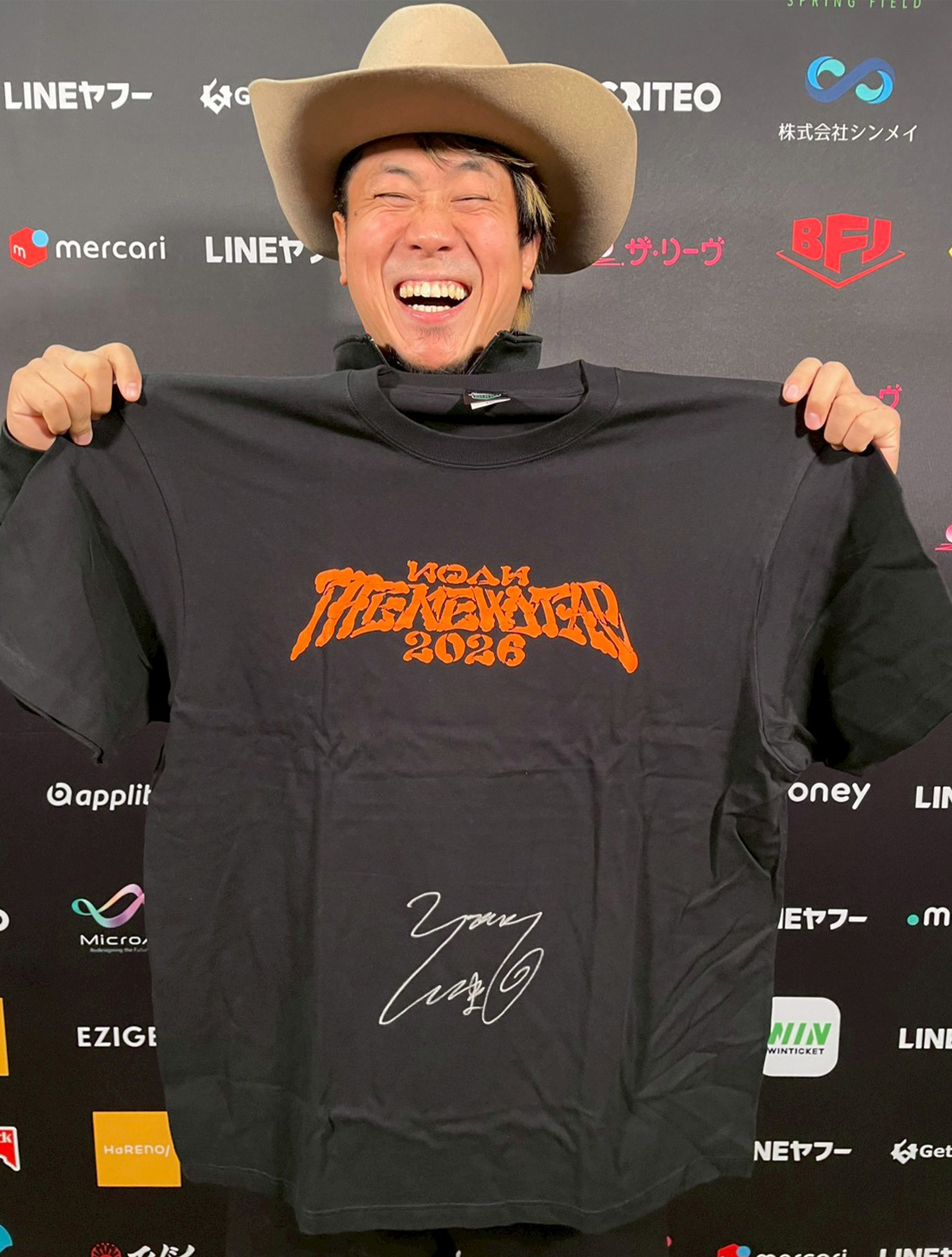 通販限定】王者直筆サイン入り！1.1日本武道館大会記念Tシャツが数量