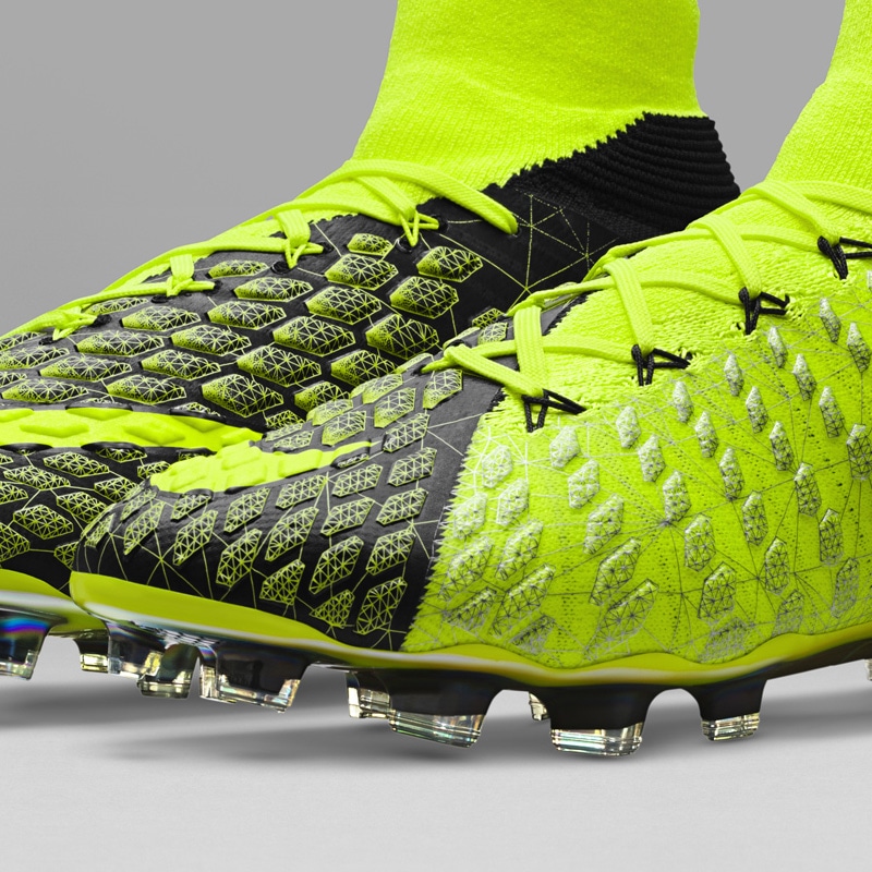 ナイキ EA SPORTS×NIKE ”HYPERVENOM PHANTOM3(ハイパーヴェノム