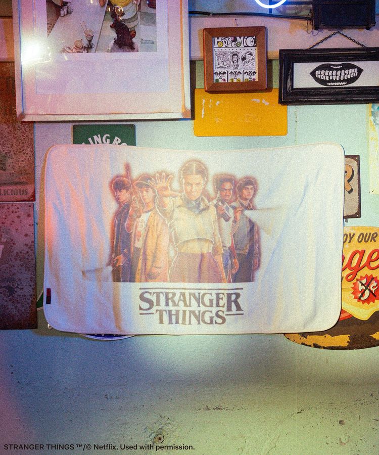 □STRANGER THINGS×MINNETONKA フリースブランケット/Green Parks
