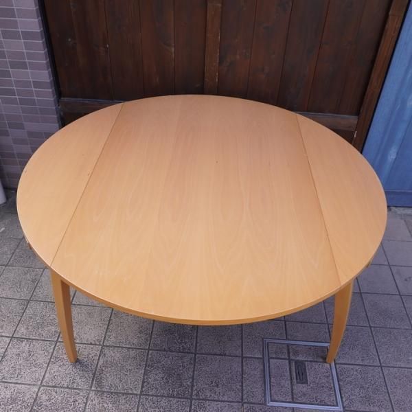 イタリアのCalligaris(カリガリス)社のビーチ材伸長式ダイニング