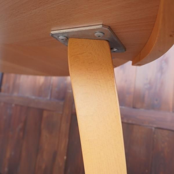 イタリアのCalligaris(カリガリス)社のビーチ材伸長式ダイニング