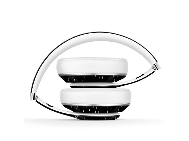 Beats、仏PIGALLEとコラボした限定版Bluetoothワイヤレスヘッドホン