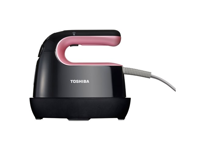 東芝、かけやすいアイロン機能を備えた1台2役の衣類スチーマー - 価格.com