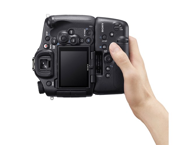 ソニー、デジタル一眼カメラ「α99」専用のバッテリーグリップ - 価格.com