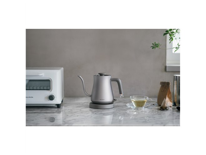 バルミューダ、“小さくて美しい”「BALMUDA The Pot」の新色シルバーを