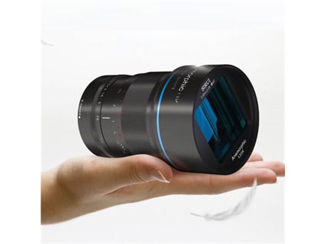 シネマスコープ映像を簡単に撮影できる「50mm f1.8 1.33X アナモル