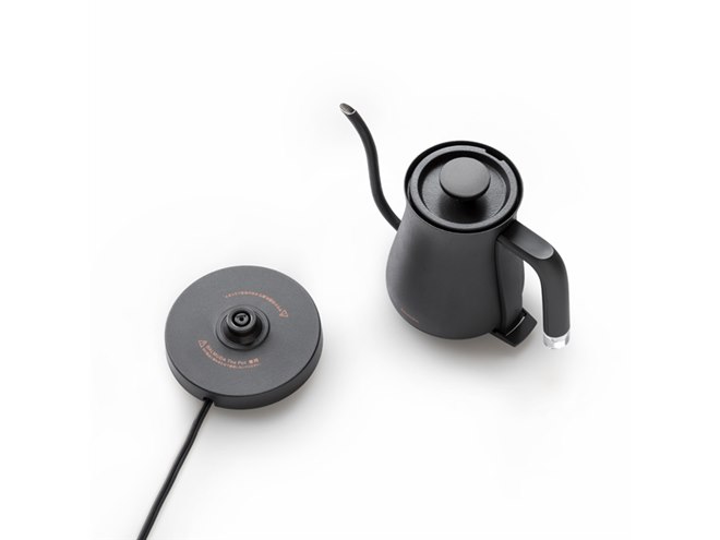 バルミューダ、“小さくて美しい”電気ケトル「BALMUDA The Pot」を