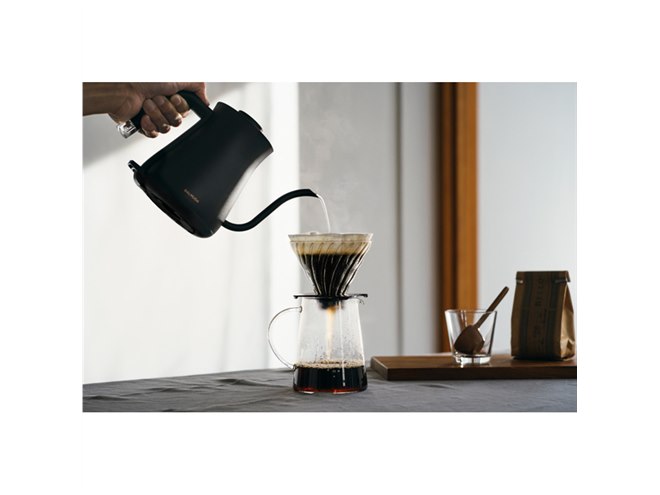 バルミューダ、“小さくて美しい”電気ケトル「BALMUDA The Pot」を