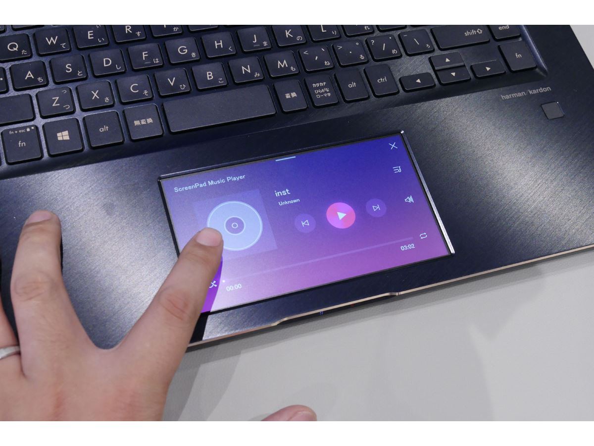 なぜタッチパッドを液晶に！？ 変態ノートPC「ZenBook Pro 15」がASUS
