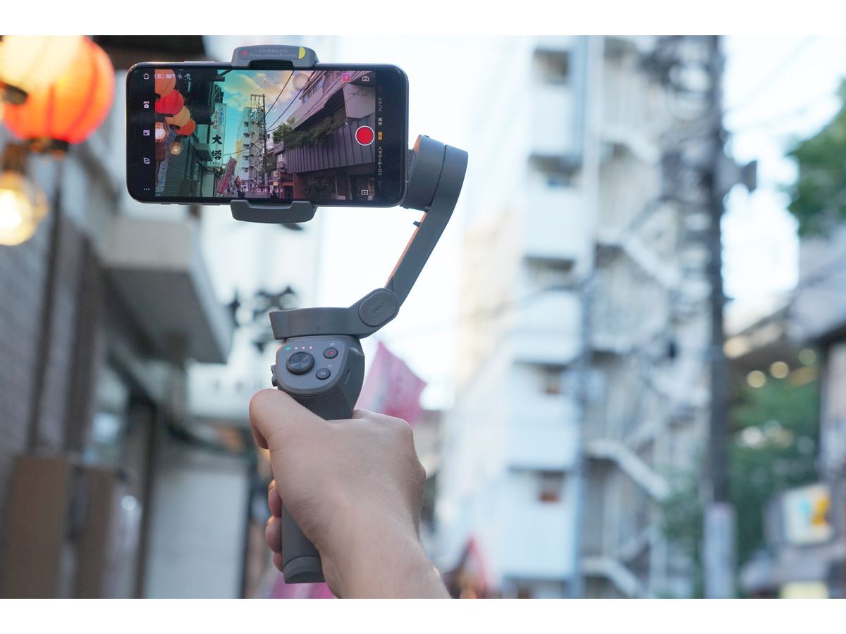 最強スマホ用ジンバル、DJI「Osmo Mobile 3」レビュー。折りたためて
