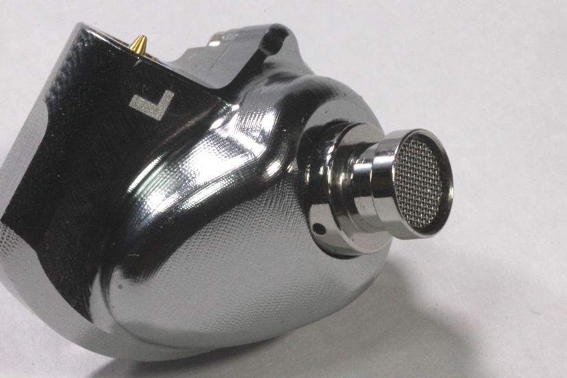 マニアからも一目置かれるAcoustuneの最新イヤホン「HS1697TI