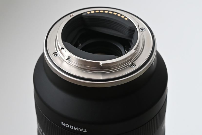 世界最小・最軽量の望遠ズーム！ タムロン「70-300mm F/4.5-6.3 Di III