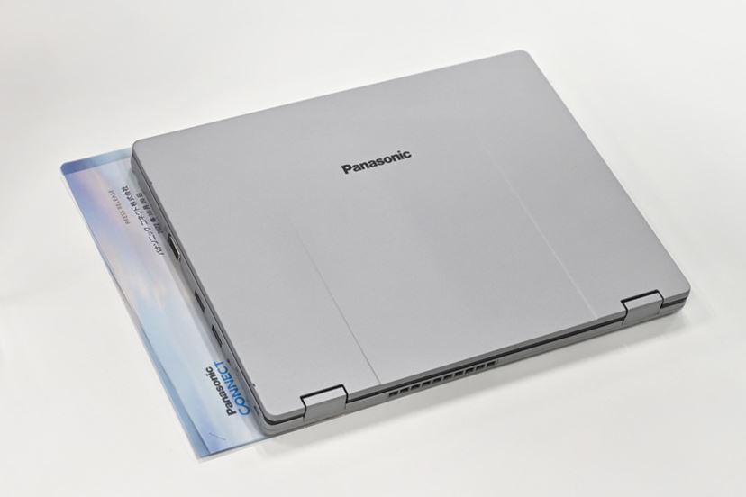 A4未満で重量約859g！ 「Let's note SR」はまさに“究極”のコンパクト