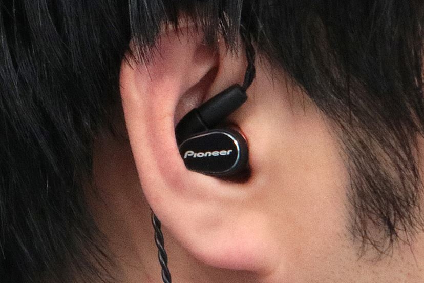 人気急上昇中！ パイオニア初のハイレゾ対応イヤホン「SE-CH9T」を聴く