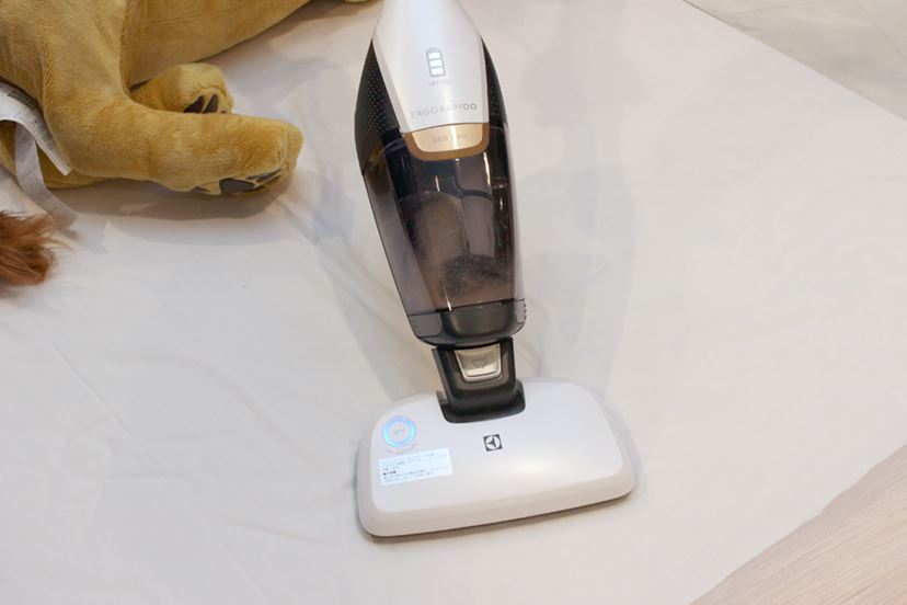 新ノズルでフローリングに強いコードレススティック掃除機