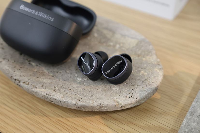 おしゃれ”×高音質が両立！ B&Wのイヤホン「Pi6」「Pi8」を聴いてきた