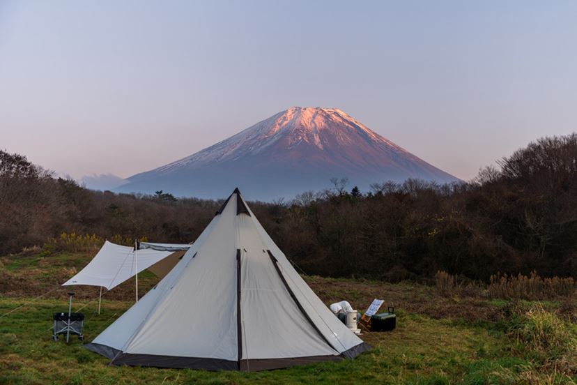 キャンプで写真映えを狙うなら「ワンポールテント」がもってこい