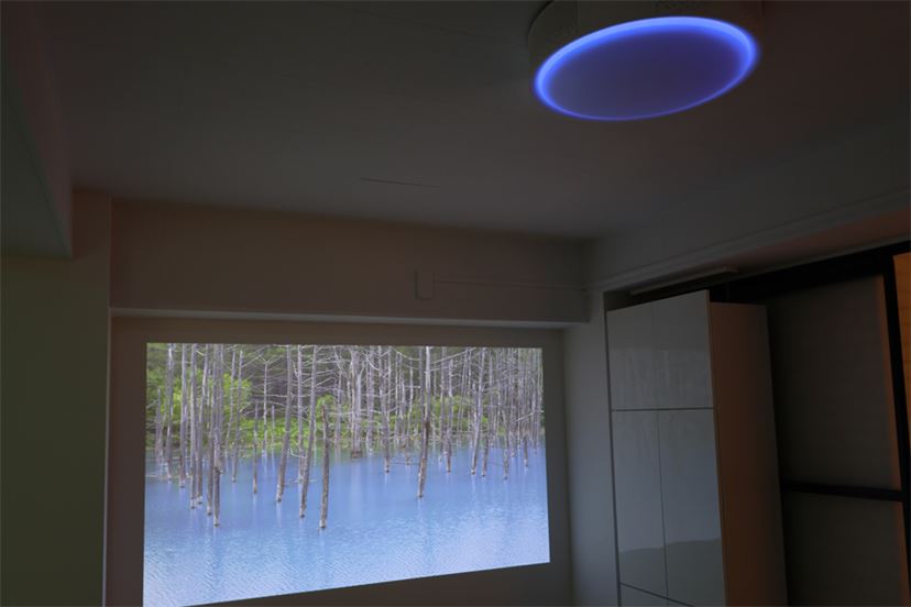 価格を抑えた“ライト”な照明一体型プロジェクター「Aladdin X2 Light