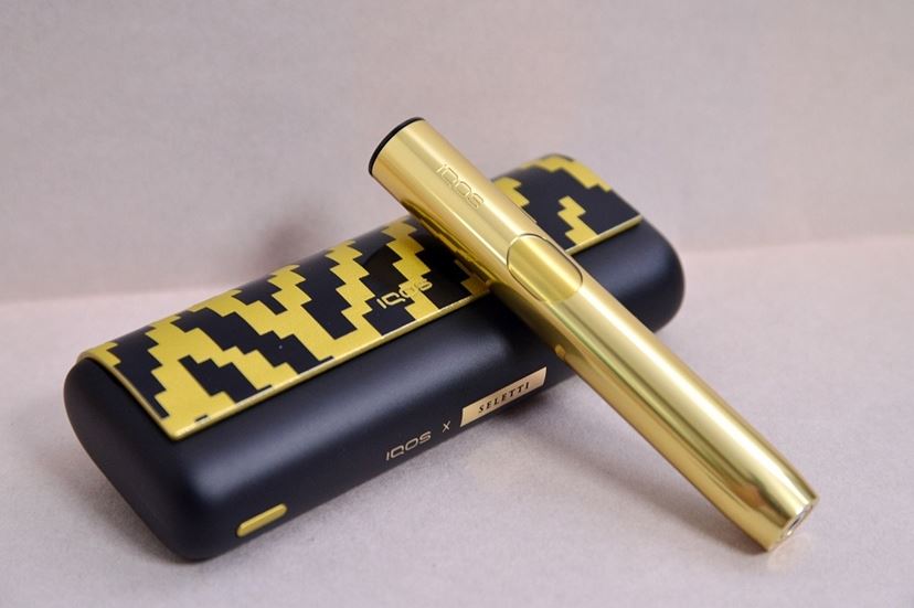 アイコス イルマ アイ」初のブランドコラボはジグザグが優雅な