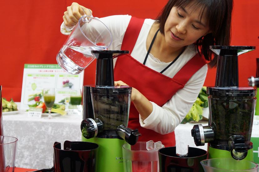 自宅で手作り青汁を楽しめるシャープ「ヘルシオ グリーンプレッソ