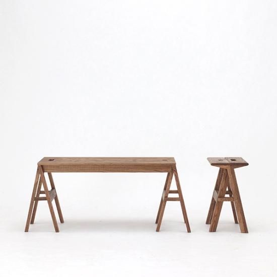 2つに分けられるロースツール レッドオーク / ブラウン色・着色オイル