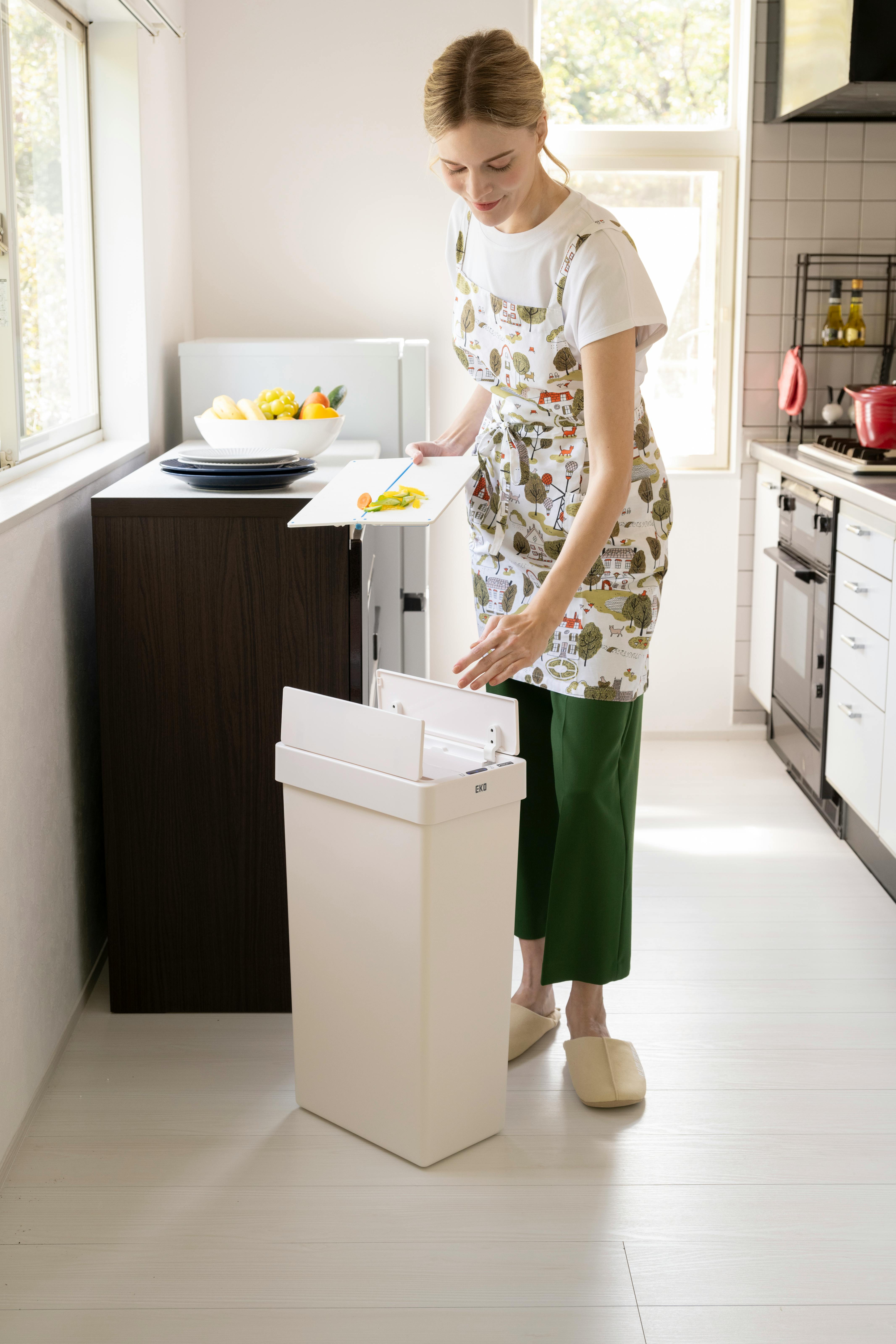 EKOJAPAN EKO エックスウィングライト センサービン 30L ホワイト