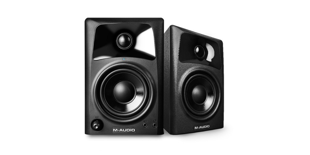 コンパクトな高音質高出力のパワード・スピーカー M-AUDIO AV32 AV42