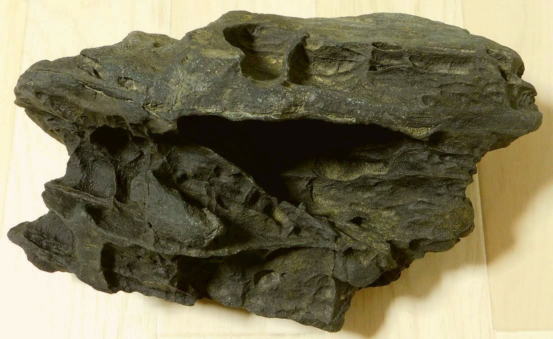 緋山酔恭「山水石美術館」 全国の水石・美石を紹介 佐治川石・若狭三倉石