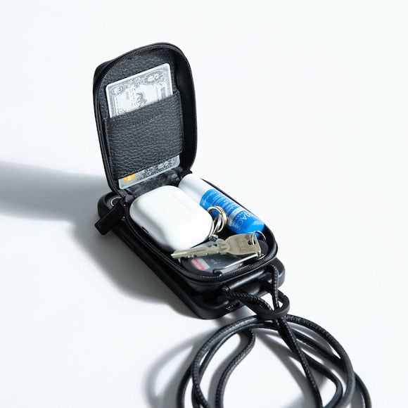 objcts.io、iPhoneにMagSafeで装着できる「マイクロバッグ」発売