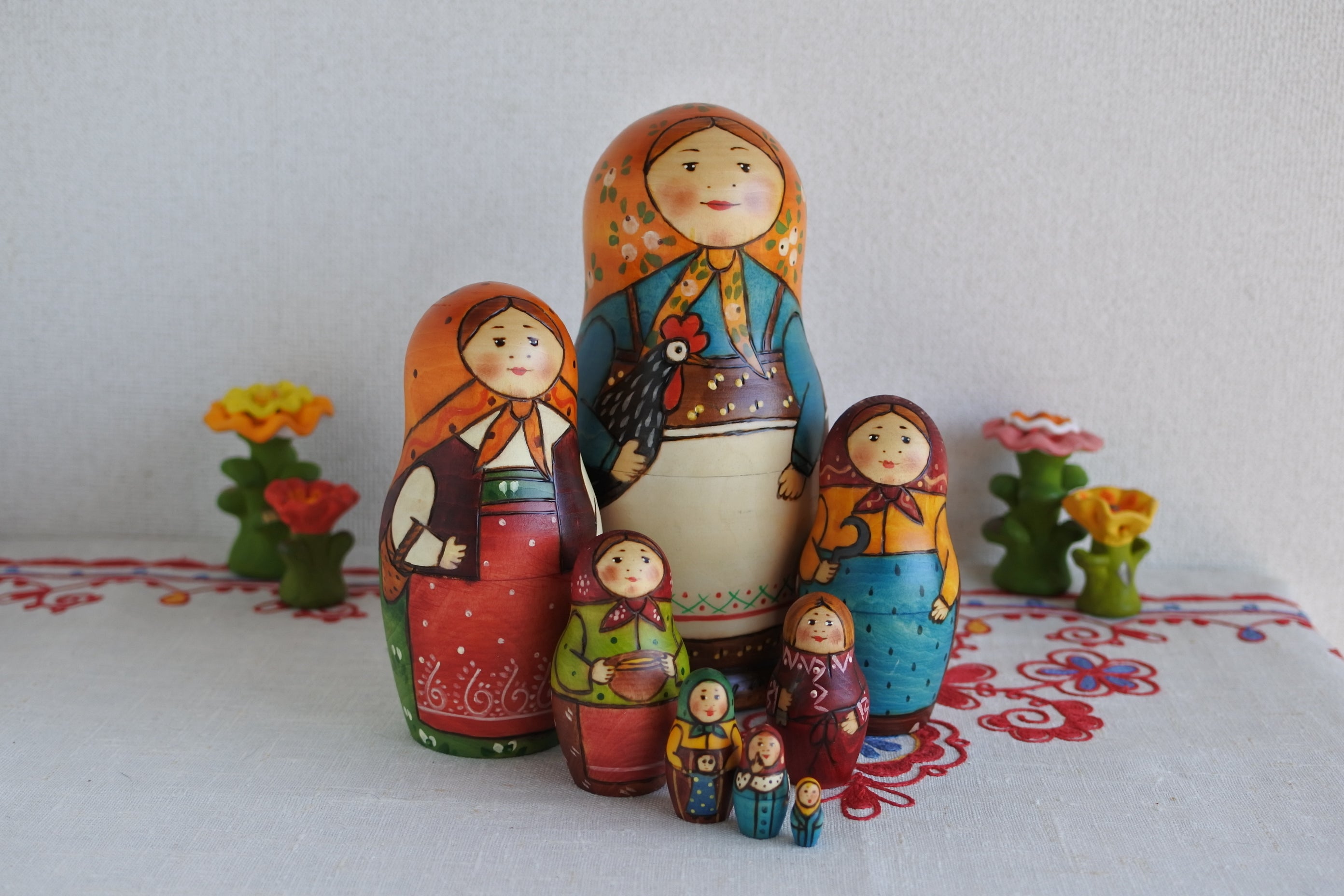 1900年復刻版マトリョーシカ 8ピース やまぶき色のプラトーク 一番最初