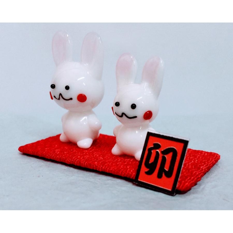 ガラス細工 12支親子 卯 うさぎ（布台付）ミニチュア 置物 干支 十二支