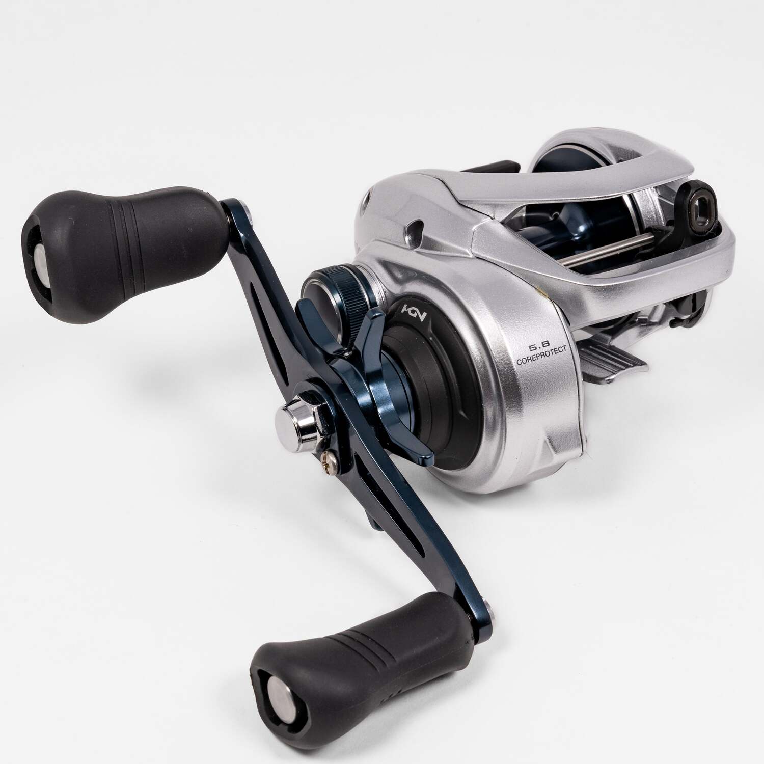 Shimano Tranx 300 and 400 Low Profile Baitcasting Reels - J&H Tackle