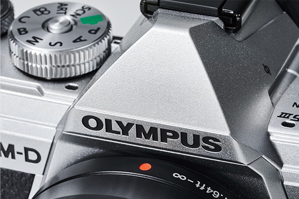 MonoMax × OLYMPUS 持ち運びに便利な小型・軽量ミラーレス一眼 OM-D E