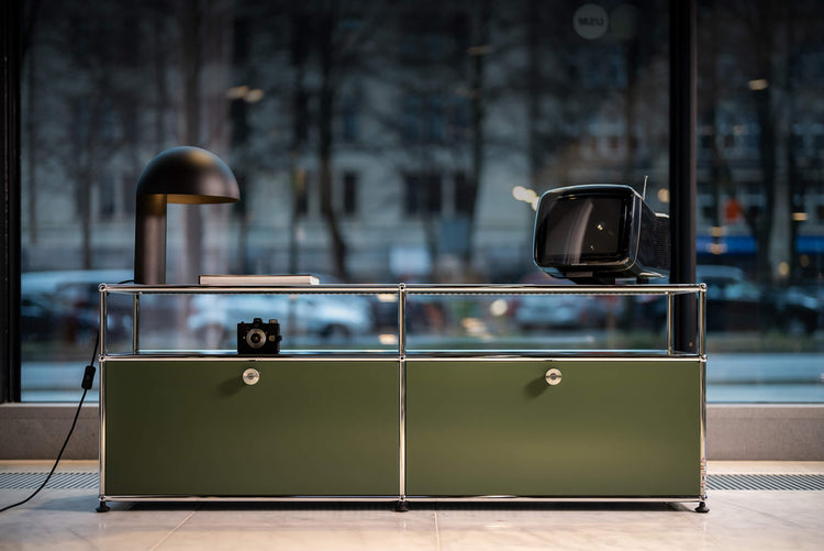 オリーブグリーン