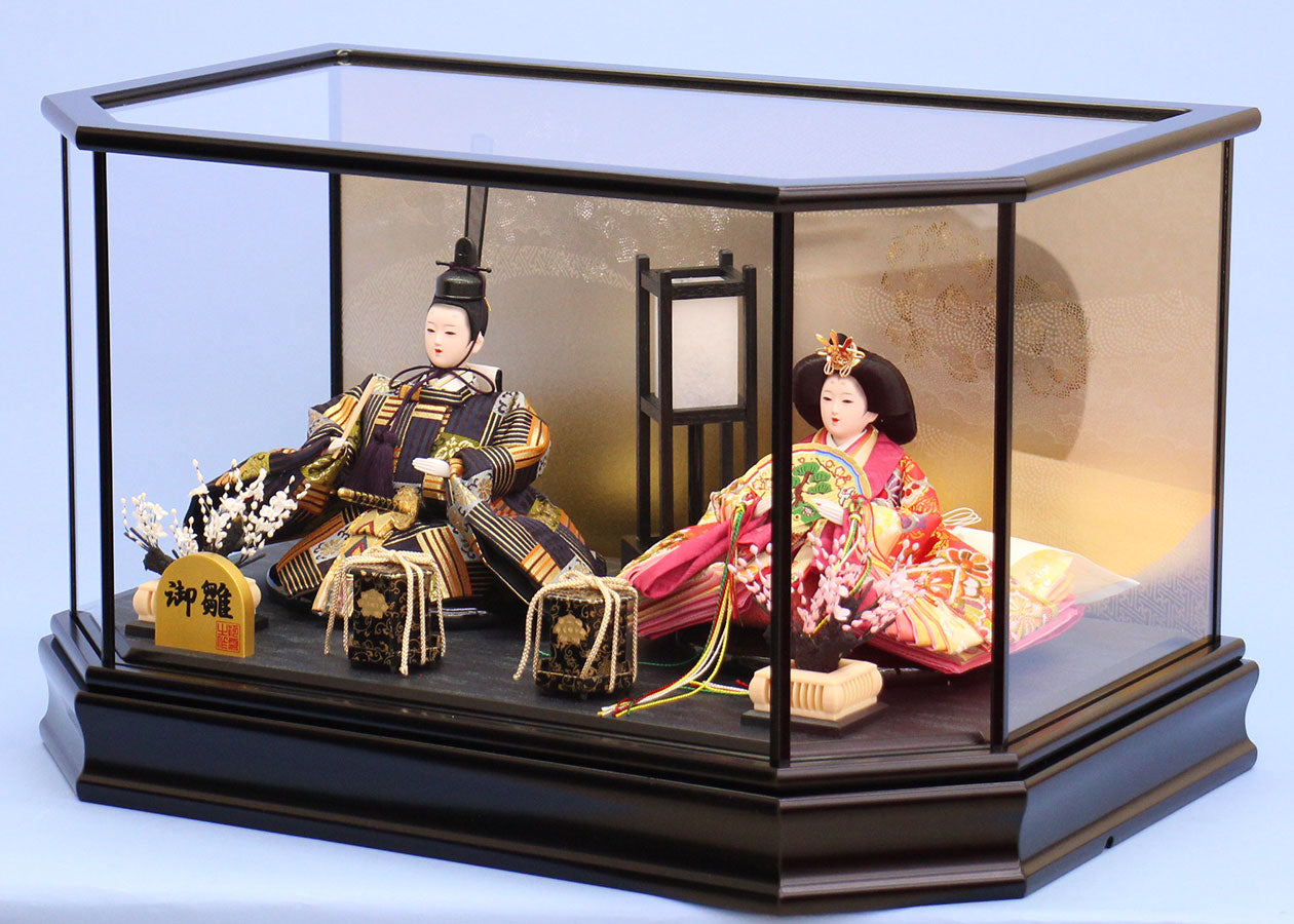 雛人形 ケース飾り 二人 幅58cm｜ガラスケース固定型 六角 艶消し黒 三