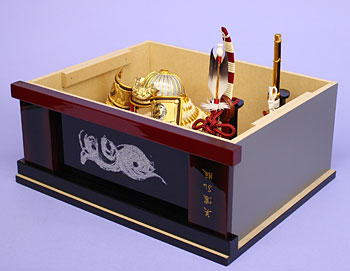 五月人形 兜収納セット 幅38cm コンパクト8号金龍NA – 寿鳳人形の東芸