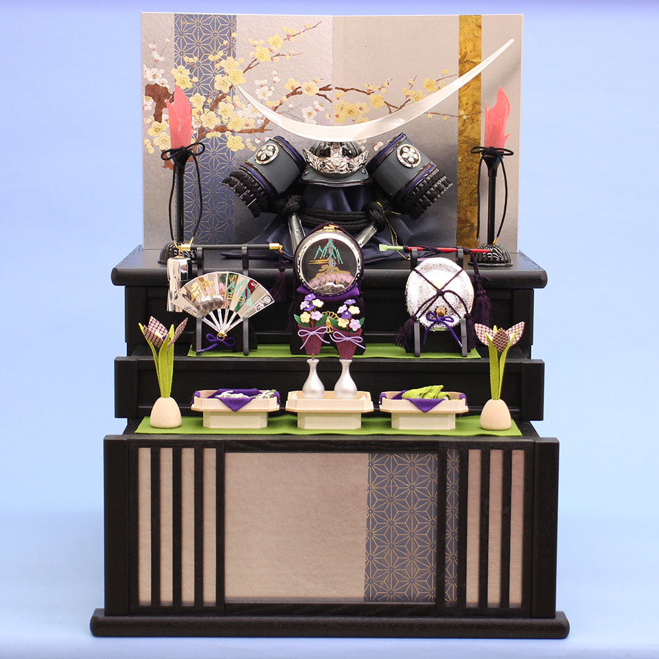 五月人形 兜飾り 幅 51㎝ 伊達政宗兜 金彩紅白梅引き出し収納 三段飾り