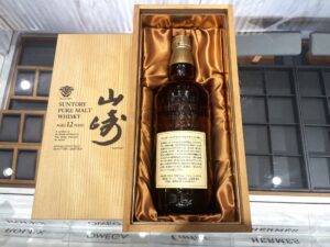 サントリー シングルモルトウイスキー 山崎12年 木箱入り の魅力と高価