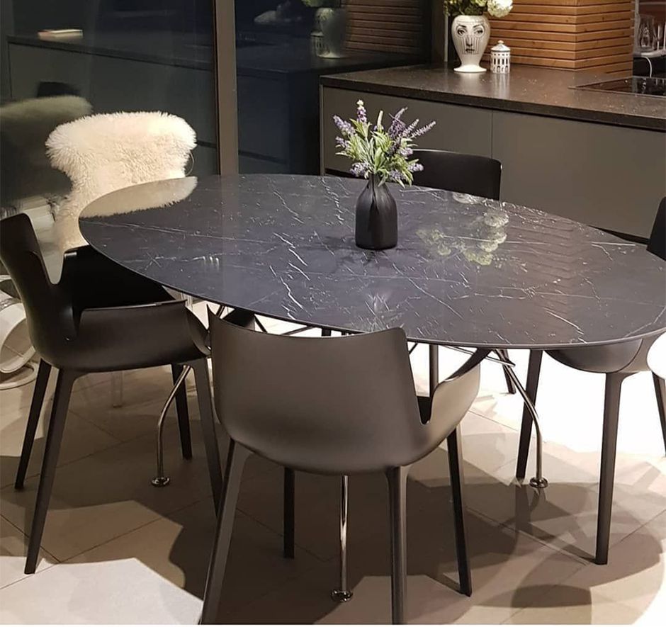 幅広いテイストにフィットするテーブル「ムルティプロ」｜Kartell