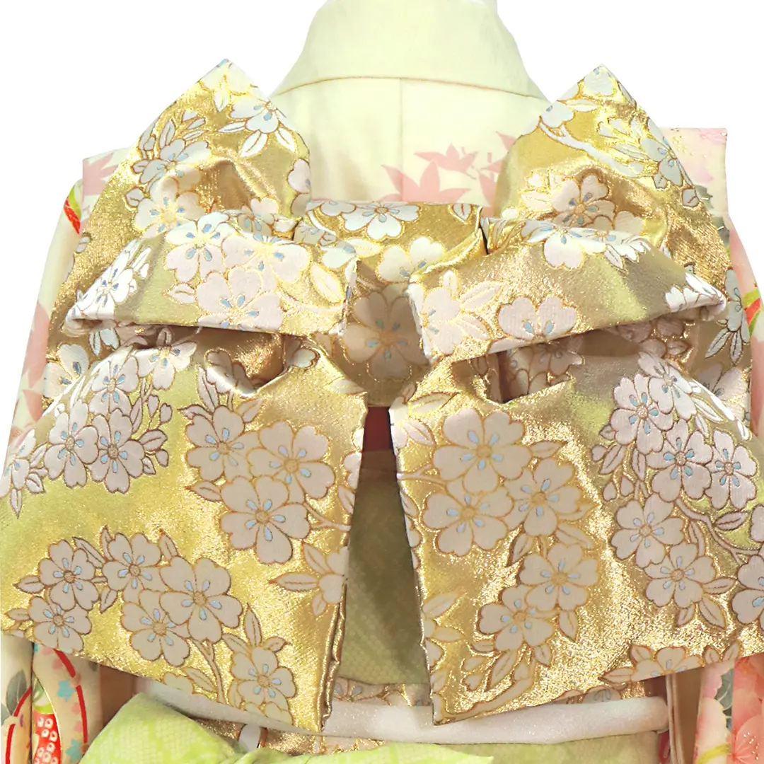 七五三着物レンタル／クリーム地に桜楓文（おうふうもん）と貝桶の着物