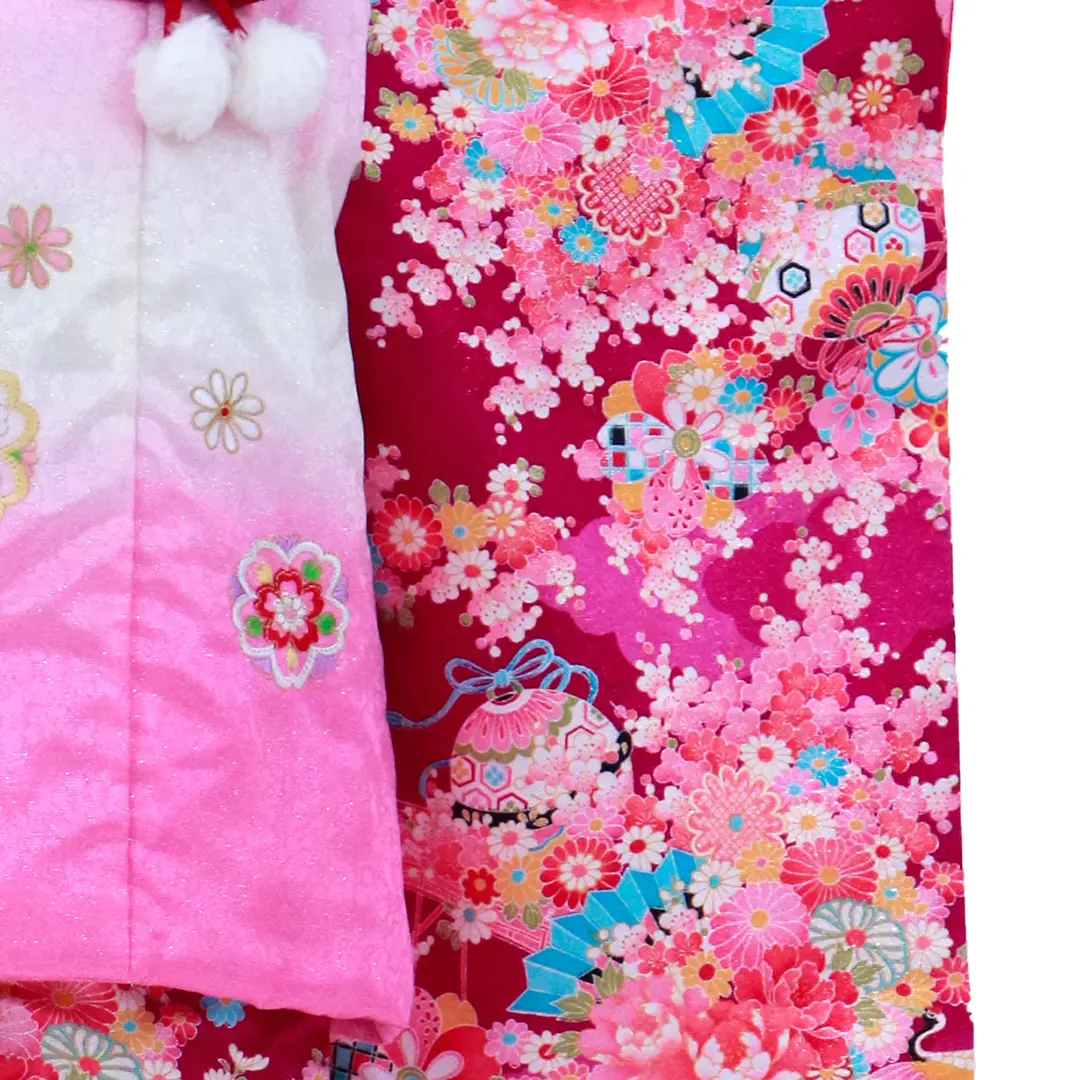 赤紫地に鶴と花模様、グラデーションピンクの被布コートセット／七五三