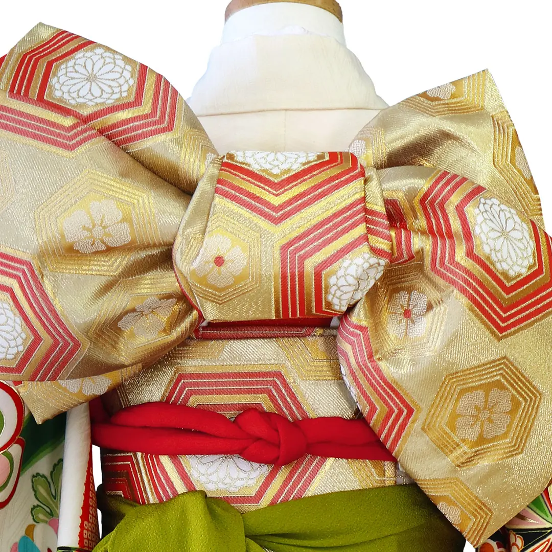 LOWRYS FARM》レトロ熨斗の着物に亀甲帯 白／七五三・七歳女の子