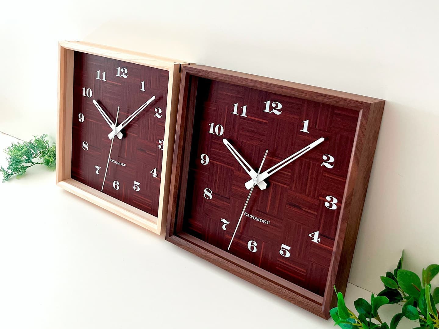 km-144_square_clock_4