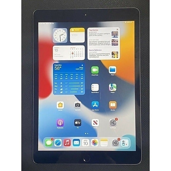 Apple iPad 8th Gen 32GB (10.2-inch) Gray Wi-Fi Apple Pencil