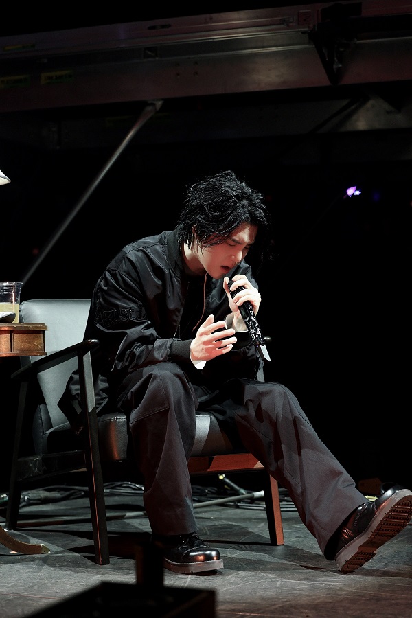 BTS SUGA(ユンギ)ヴァレンティノの衣装でソロワールドツアーを