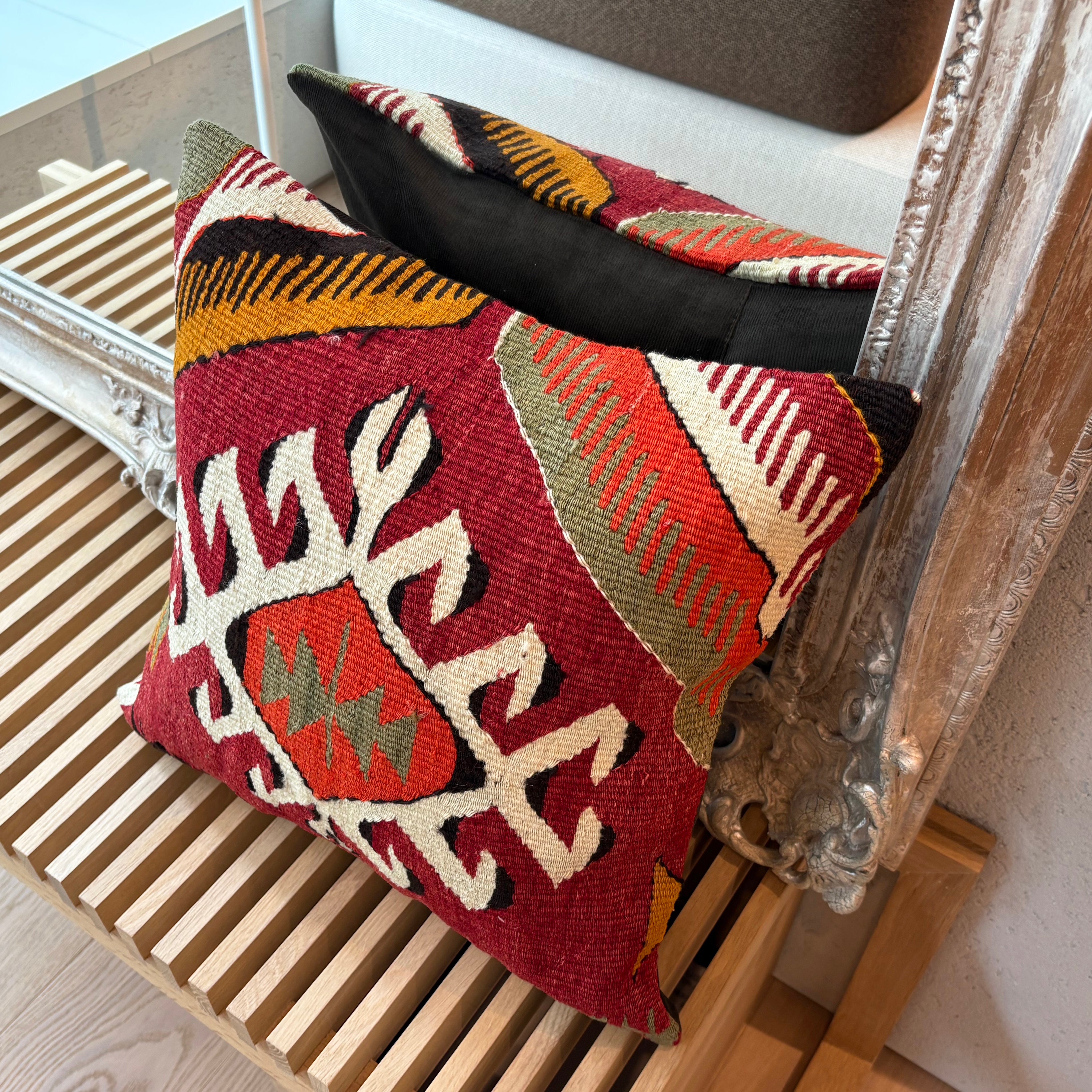 オールドキリム キリムクッションカバー 45×45㎝ (C-15476) – キリム屋