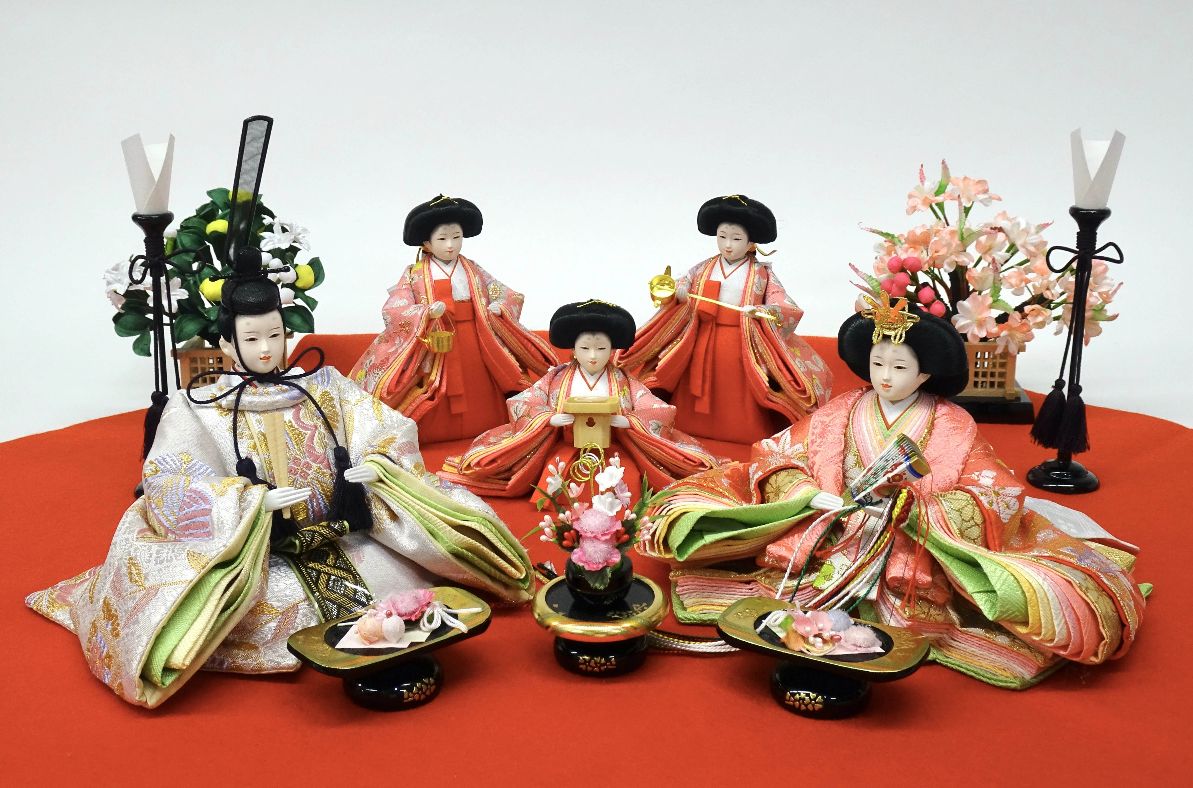 雛人形で家族の笑顔と伝統を守る素敵なひとときを