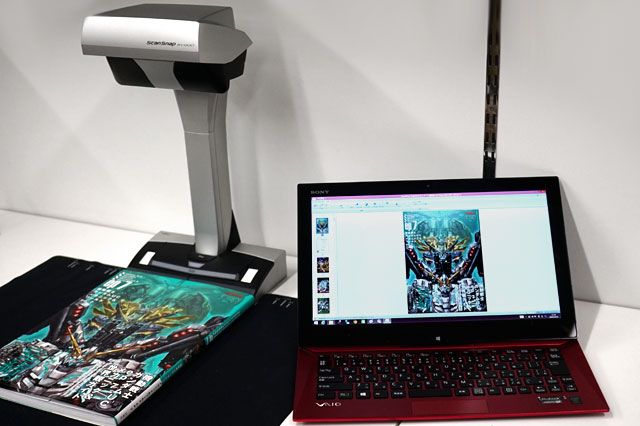 本を裁断せずにとりこめるドキュメントスキャナ「ScanSnap SV600」を